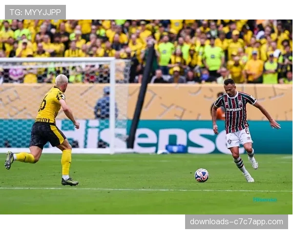 战术分析：深度解析多特蒙德新援中场如何成为球队高位防守的第一道闸