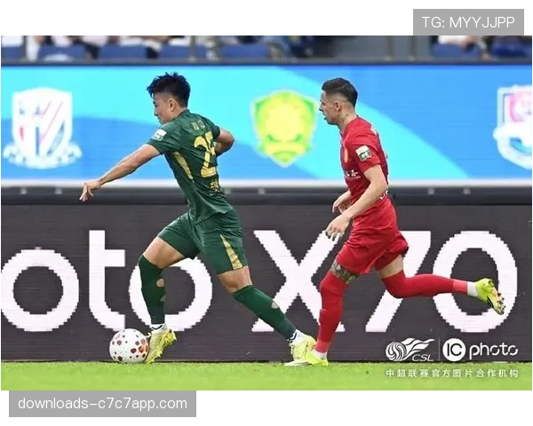 杜月徵单刀破门瞬间：重庆铜梁龙小将冷静推射送浙江队赛季首败